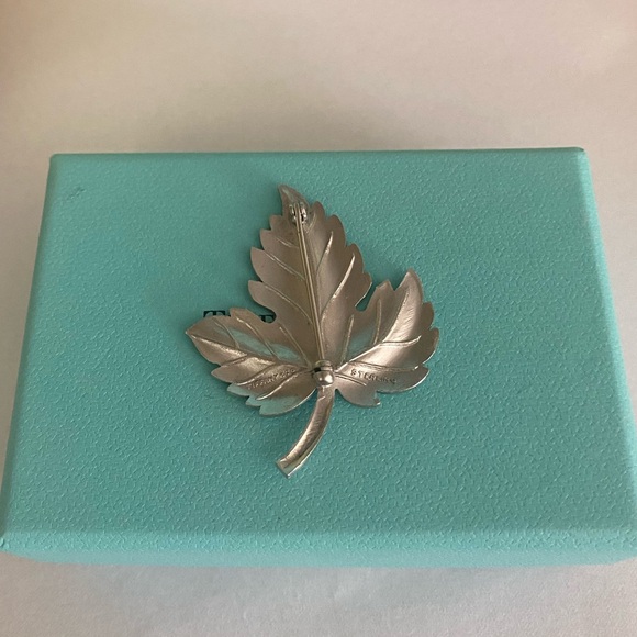 Tiffany & Co. Maple Leaf Brooch - Picture 4 of 6